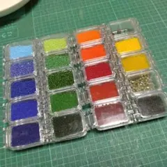 多色ビーズセット　極小　収納ケースつき　2ケース