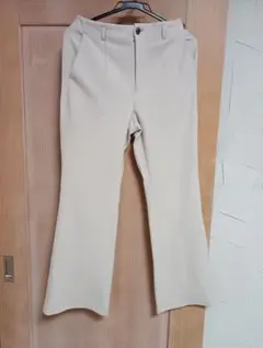 GU ベージュ フレアパンツ Lサイズ