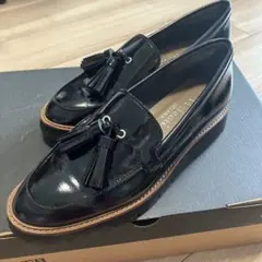 タッセル付き黒ローファー