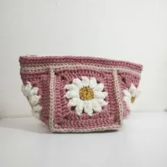 お花のポーチ　ファスナー付き　ピンク　ハンドメイド　編み物
