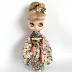 No.738 1/6サイズ振袖　小菊草花　ちりめん　グレーぼかし地