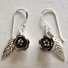 シルバー 花と葉のフックピアス