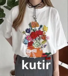 kutir モチーフ付きフラワーTシャツ 花柄刺繍オーバーサイズ ホワイトのサムネイル