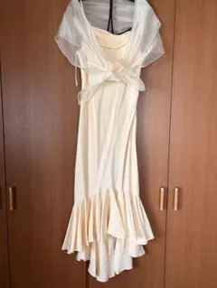 クリーム色フリル付きロングドレス　9号