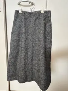 黒と白のツイードタイトスカート