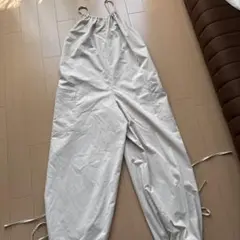 ホワイトストラップオーバーオール