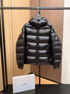 MONCLER ブラック ダウンジャケット