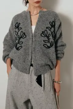 テープ刺繍ニットカーディガン ESICA エシカ　カーデ　カーディガン　刺繍