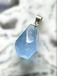 アクアマリン【緑柱石】ペンダントトップ◆フリーフォーム型◆天然石◆パワーストーン