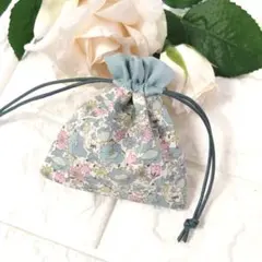 《 ミニサイズ 》 リバティ風 花柄 の 巾着 ポーチ ・ ブルー　＃n1584