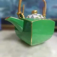 Item thumbnail for item 55651532-53aa-449d-99f4-18fd710aa228