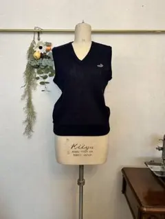 クロコダイル　ニット　ベスト　Vネック ロゴ刺繍　薄手　スクール　春　シンプル