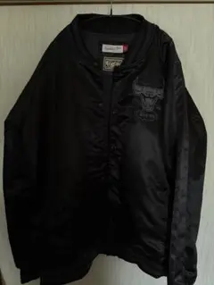 Mitchell & Ness シカゴ・ブルズ スタジャン サテンブラック