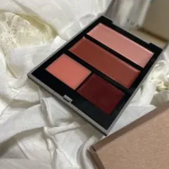 THREE Glow Freedom PaletteX02リップ　チーク　スリー