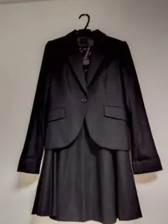 UNTITLED　黒 スカートスーツ ジャケットとスカートのセット