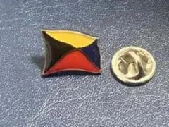 カラフルなエナメルブローチ