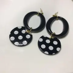 大ぶりドットピアス