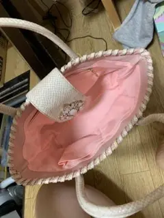ビジュー装飾付きピンクハンドバッグ