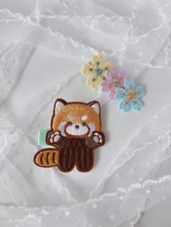 ベビークリップ　2点セット　レッサーパンダ　刺繍花