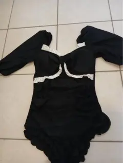 フリル付き黒ワンピース水着 M