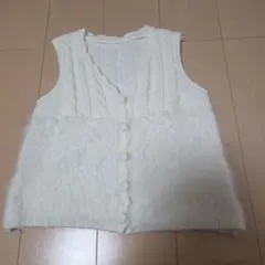 ホワイト ニットベスト ボタン付き☆