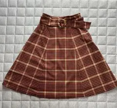 赤と茶色のチェック柄フレアスカート