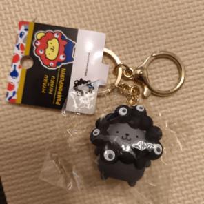 サンリオ ミャクミャク　 ポムポムプリン黒 キーホルダー (新品未開封品）