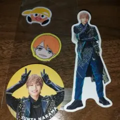 ワッペンが15個とストラップが1つのやつです♪ WEST.　中間淳太