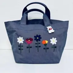 希少ファミリア マチ付きデニムバッグ お花 チャーム付き - メルカリ
