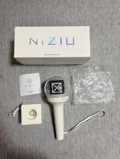NiziU ペンライト 充電スタンド付き - メルカリ
