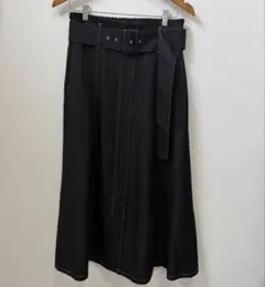 벨트가 달린 롱 플레어 스커트 블랙