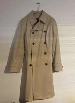 ベージュ ダブルブレスト トレンチコート