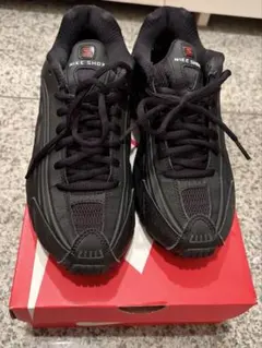 NIKE SHOX ブラックスニーカー