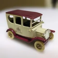 【約25年前】クラシックカー　ミニカー　クリーム　ワインレッド　ハウステンボス