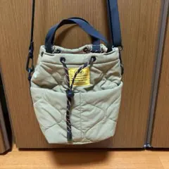 KIU ・キルティングショルダーバッグ ・ベージュ美品のサムネイル