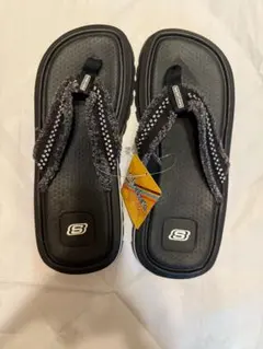 Skechers ビジュー付きトングサンダル