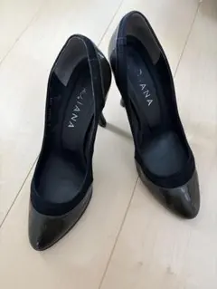 DIANA 黒 エナメル ポインテッドトゥ ハイヒール