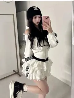 ガーリースポーティスウェットトップス スポーティラインフリルミニスカート F白