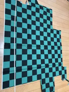 黒と緑のチェック柄生地