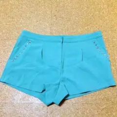 ★フォーエバー21 スタッズ ショートパンツ　エメラルドグリーン