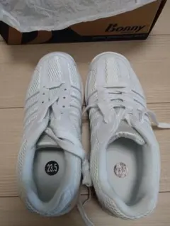 新品未使用Bonnyスポーツ23.5cm靴