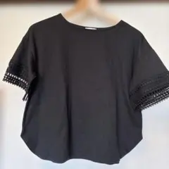 アースミュージックアンドエコロジー　レース付き黒Tシャツ