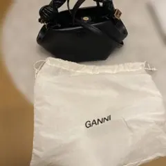 GANNI ブラック ショルダーバッグ