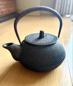 岩鋳 南部鉄器 急須 赤茶 砂鉄 柿葉文様 茶道具 鉄製 鉄瓶 蓋なし