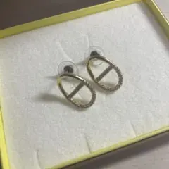 ゴールドオーバル型ストーン付きピアス