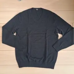 UNIQLO ダークグレー Vネックセーター