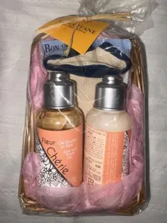 ① ロクシタンフルールシェリーシリーズボディケアセット