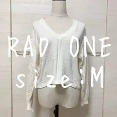 RAD ONE ニット　セーター　白　ホワイト　ワンポイントロゴ　長袖　秋冬