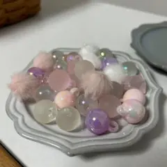 ピンク　可愛いアクリルビーズセット　ふわふわ+カン付きビーズ