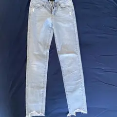 ダメージジーンズ